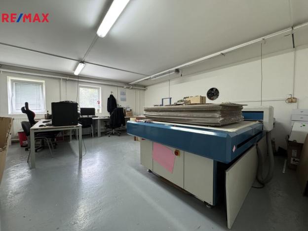 Prodej výrobních prostor, Věžky, 2322 m2