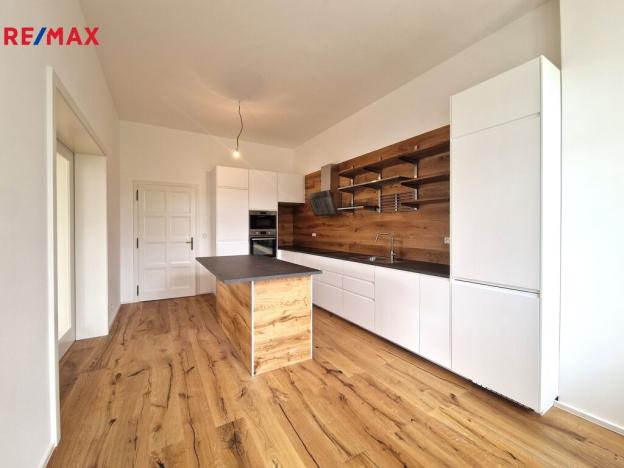 Pronájem vily, Praha - Braník, Branická, 676 m2