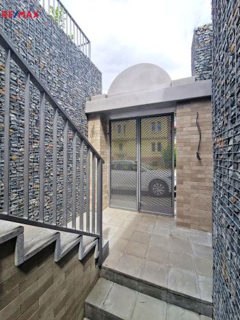 Pronájem vily, Praha - Braník, Branická, 676 m2