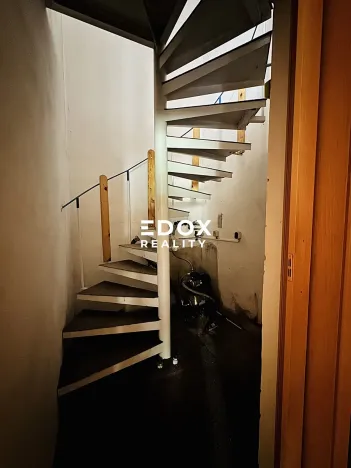 Prodej rodinného domu, Vlkaneč, 244 m2