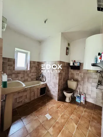 Prodej rodinného domu, Vlkaneč, 244 m2