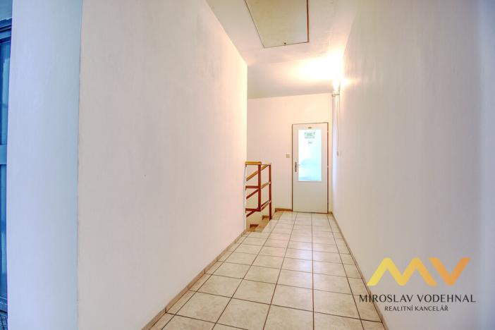 Pronájem obchodního prostoru, Hradec Králové - Kukleny, Kudrnova, 200 m2