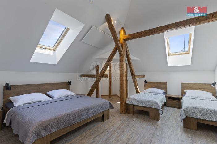 Prodej rodinného domu, Nové Hrady, 360 m2