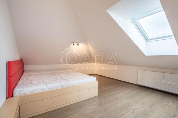 Pronájem bytu 1+kk, Praha, Biskupcova, 53 m2