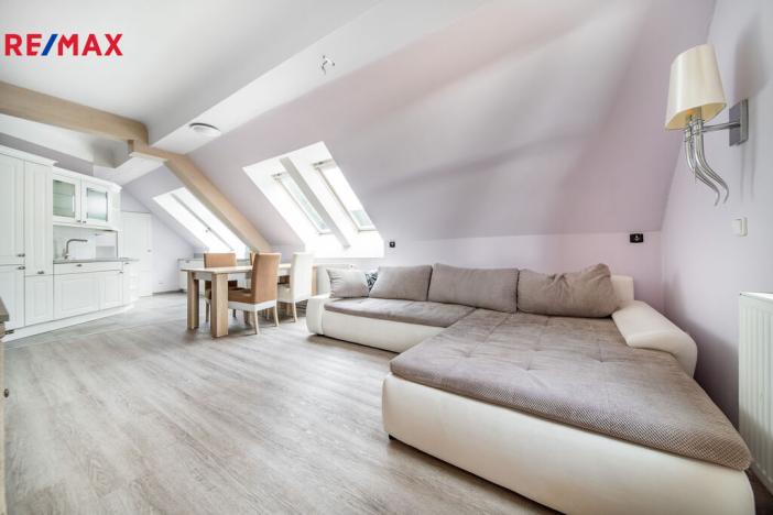 Prodej bytu 6+kk a větší, Karlovy Vary, Na Vyhlídce, 144 m2