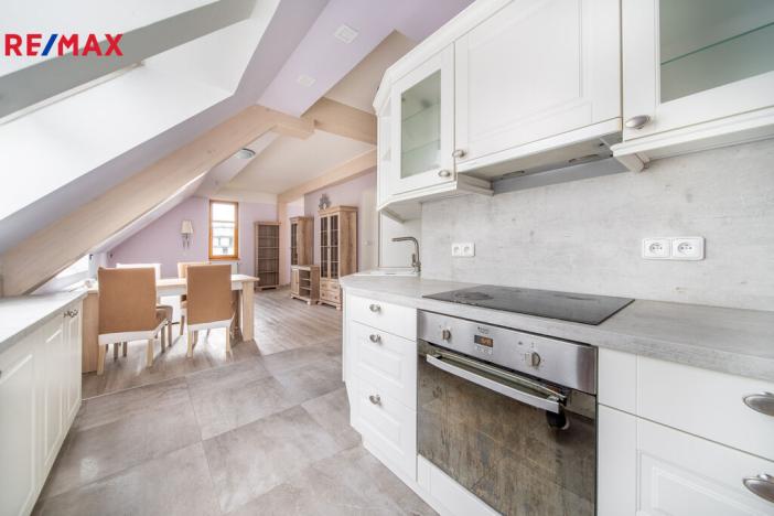 Prodej bytu 6+kk a větší, Karlovy Vary, Na Vyhlídce, 144 m2