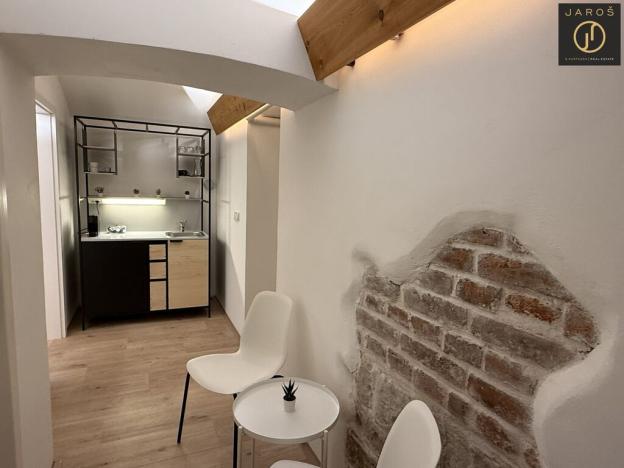 Pronájem kanceláře, Praha - Vinohrady, Sarajevská, 48 m2