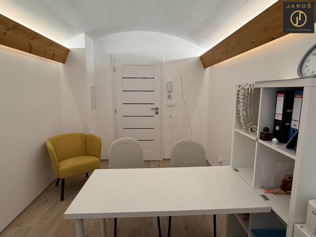 Pronájem kanceláře, Praha - Vinohrady, Sarajevská, 48 m2