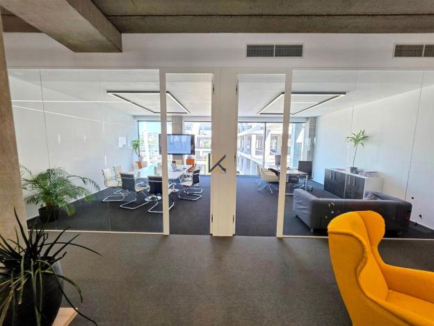 Pronájem kanceláře, Praha - Vysočany, Poděbradská, 900 m2