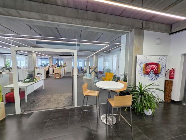 Pronájem kanceláře, Praha - Vysočany, Poděbradská, 900 m2