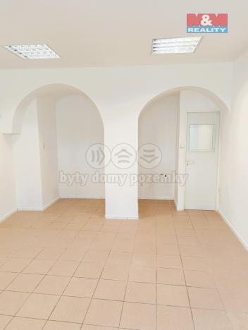 Pronájem obchodního prostoru, Tišnov, nám. Komenského, 21 m2