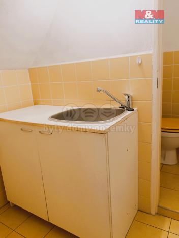 Pronájem obchodního prostoru, Tišnov, nám. Komenského, 21 m2