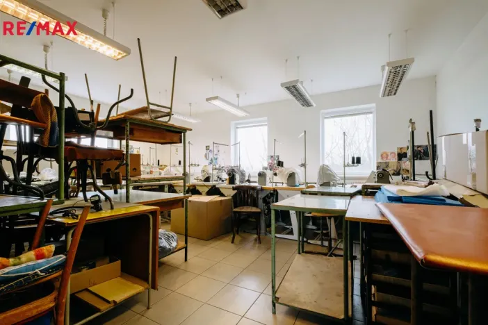 Prodej výrobních prostor, Třebíč - Borovina, Fibichova, 360 m2