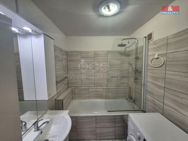 Prodej bytu 3+1, Králův Dvůr, Nad Stadionem, 72 m2