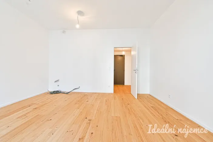 Pronájem bytu 1+kk, Brno, Bratislavská, 35 m2