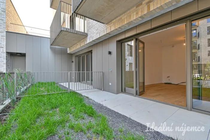 Pronájem bytu 1+kk, Brno, Bratislavská, 35 m2