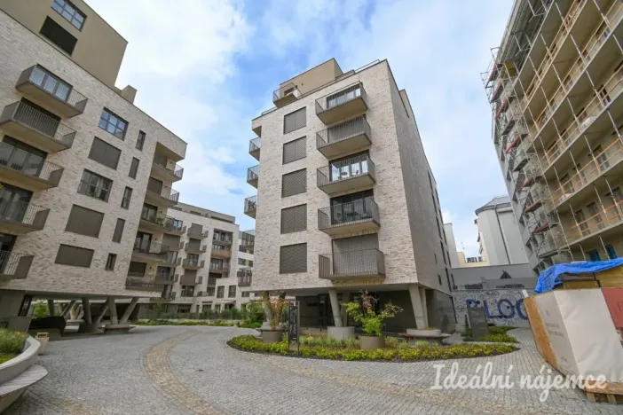 Pronájem bytu 1+kk, Brno, Bratislavská, 35 m2