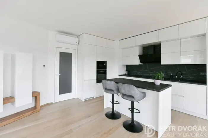 Pronájem bytu 2+kk, Praha - Karlín, Sokolova, 58 m2