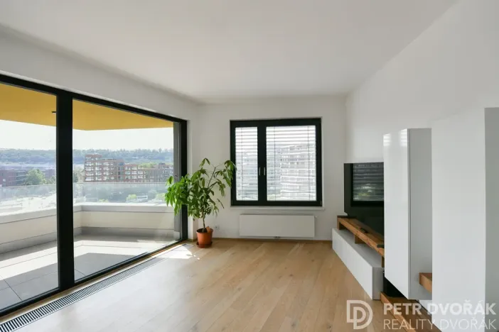 Pronájem bytu 2+kk, Praha - Karlín, Sokolova, 58 m2