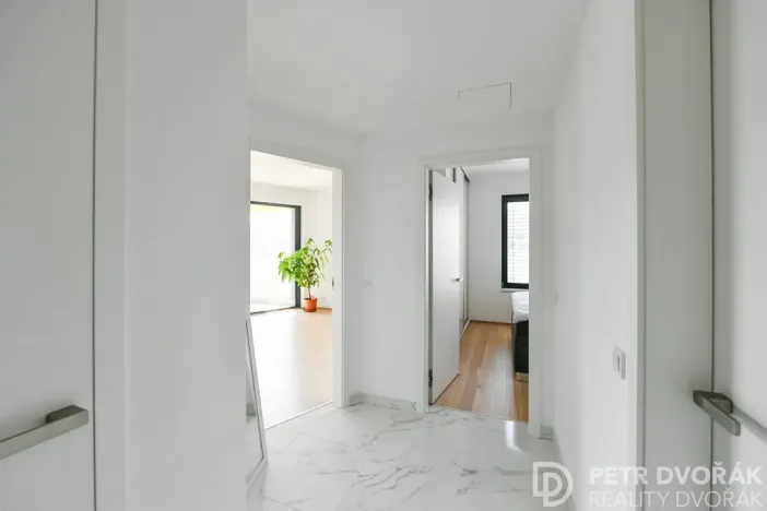 Pronájem bytu 2+kk, Praha - Karlín, Sokolova, 58 m2