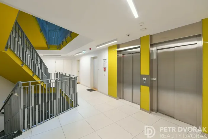 Pronájem bytu 2+kk, Praha - Karlín, Sokolova, 58 m2