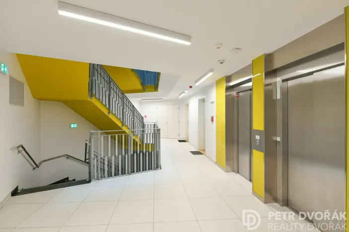 Pronájem bytu 2+kk, Praha - Karlín, Sokolova, 58 m2