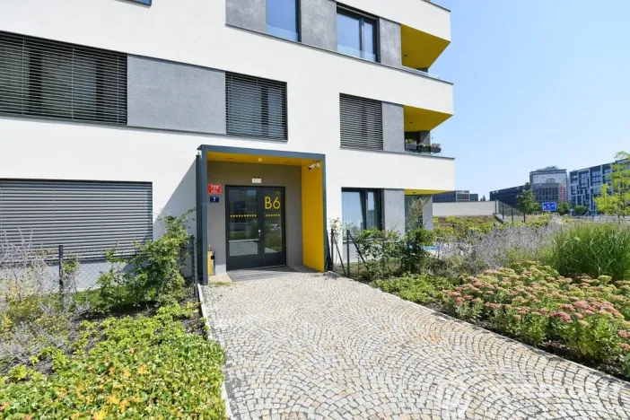 Pronájem bytu 2+kk, Praha - Karlín, Sokolova, 58 m2