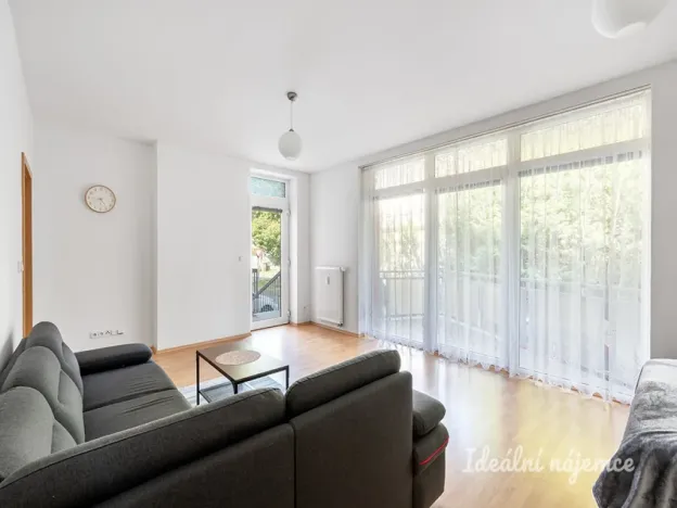 Pronájem bytu 1+kk, Praha - Horní Počernice, Běchorská, 48 m2