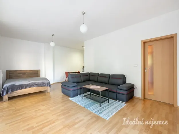 Pronájem bytu 1+kk, Praha - Horní Počernice, Běchorská, 48 m2