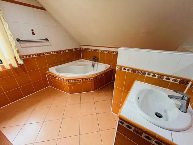 Prodej rodinného domu, Prackovice nad Labem, 190 m2