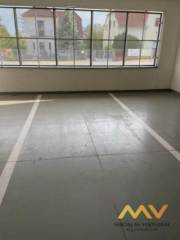 Pronájem garážového stání, Hradec Králové - Slezské Předměstí, Kubelíkova, 12 m2