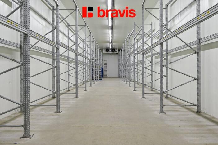 Pronájem kanceláře, Hradčany, Tišnovská, 1016 m2