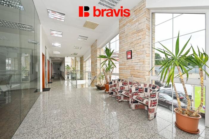 Pronájem kanceláře, Hradčany, Tišnovská, 1016 m2