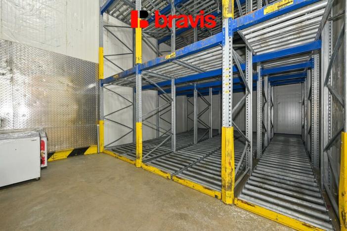 Pronájem kanceláře, Hradčany, Tišnovská, 1016 m2