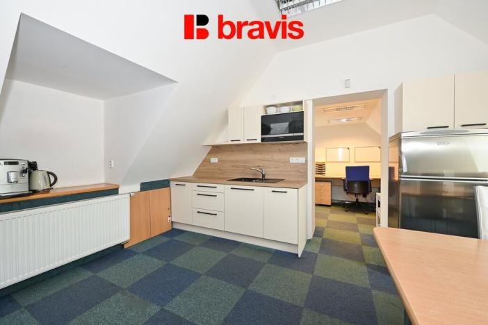 Pronájem kanceláře, Hradčany, Tišnovská, 1016 m2