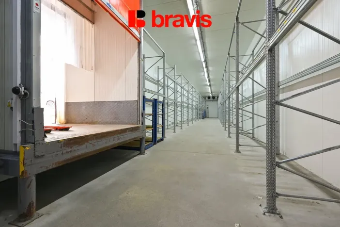 Pronájem kanceláře, Hradčany, Tišnovská, 1016 m2