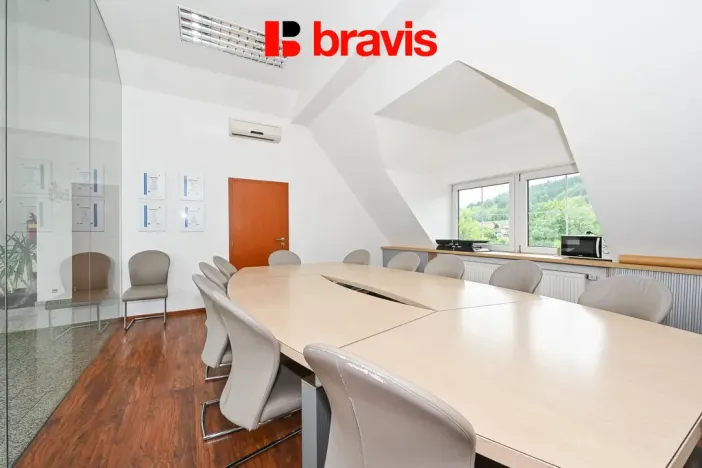 Pronájem kanceláře, Hradčany, Tišnovská, 1016 m2