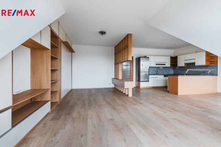 Pronájem bytu 2+kk, Praha - Dolní Chabry, U jízdárny, 82 m2