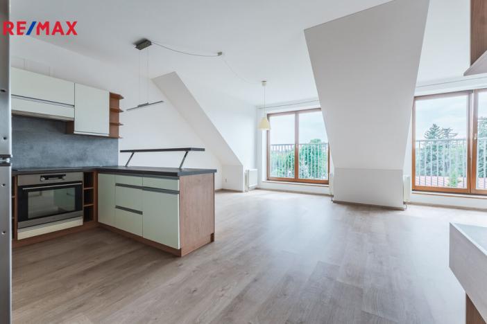 Pronájem bytu 2+kk, Praha - Dolní Chabry, U jízdárny, 82 m2
