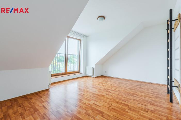 Pronájem bytu 2+kk, Praha - Dolní Chabry, U jízdárny, 82 m2
