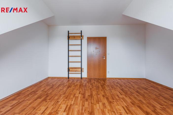 Pronájem bytu 2+kk, Praha - Dolní Chabry, U jízdárny, 82 m2