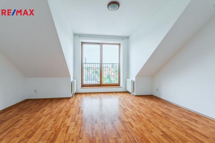 Pronájem bytu 2+kk, Praha - Dolní Chabry, U jízdárny, 82 m2
