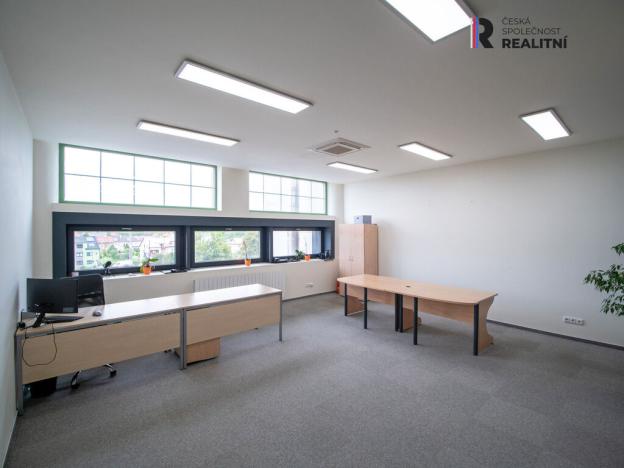Pronájem kanceláře, Zlín - Prštné, třída Tomáše Bati, 33 m2
