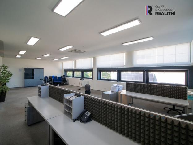 Pronájem kanceláře, Zlín - Prštné, třída Tomáše Bati, 33 m2