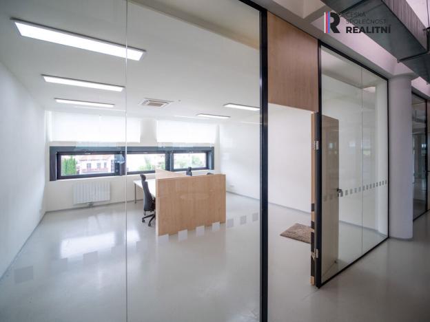 Pronájem kanceláře, Zlín - Prštné, třída Tomáše Bati, 33 m2