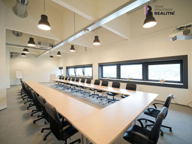 Pronájem kanceláře, Zlín - Prštné, třída Tomáše Bati, 33 m2