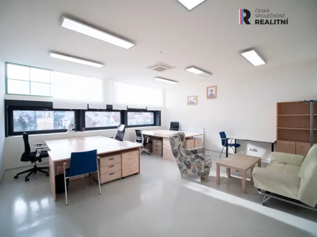Pronájem kanceláře, Zlín - Prštné, třída Tomáše Bati, 33 m2