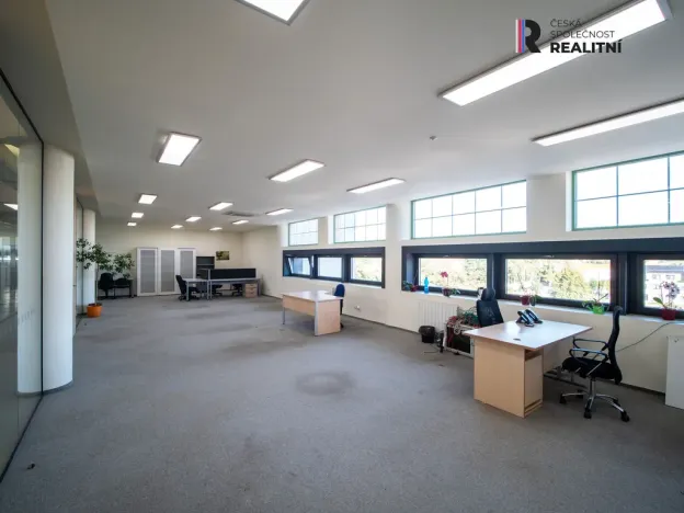 Pronájem kanceláře, Zlín - Prštné, třída Tomáše Bati, 33 m2