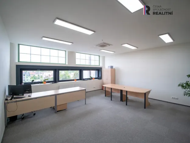 Pronájem kanceláře, Zlín - Prštné, třída Tomáše Bati, 33 m2
