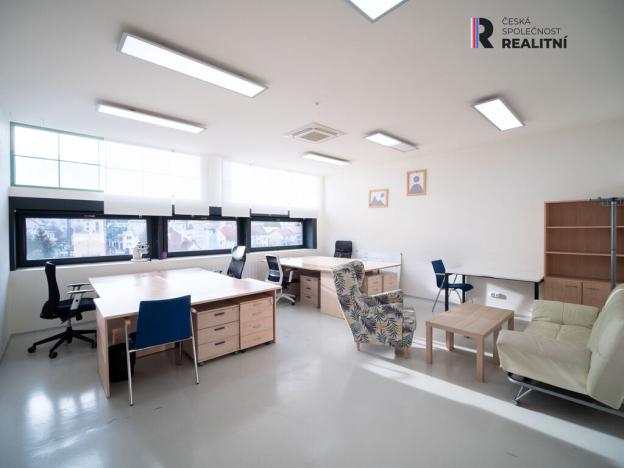 Pronájem kanceláře, Zlín - Prštné, třída Tomáše Bati, 35 m2